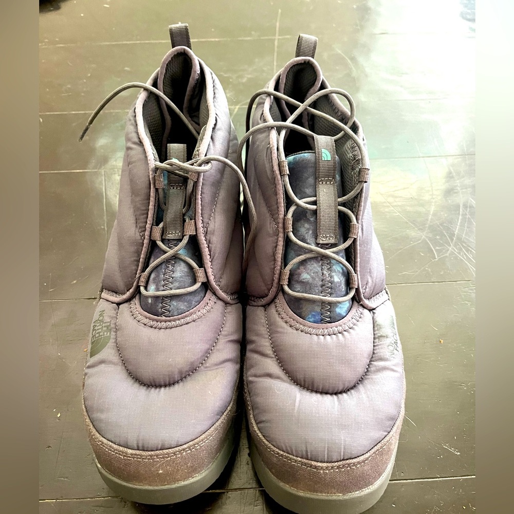 North Face snow boots. Ankle high, insulated, non slip/grip soles